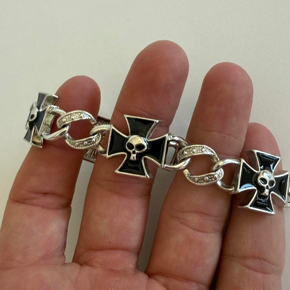 Silver and black skull and - Picture 5 of 9